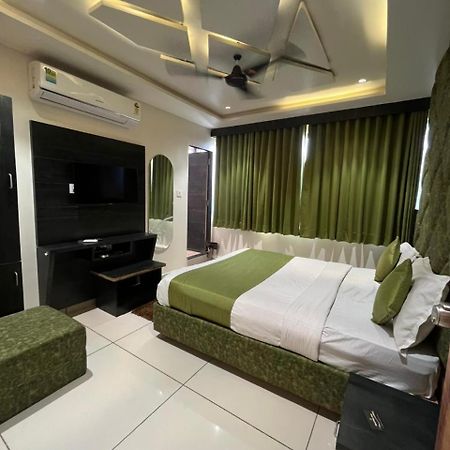 Prime View Hotel อาเมดาบัด ภายนอก รูปภาพ