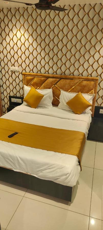 Prime View Hotel อาเมดาบัด ภายนอก รูปภาพ