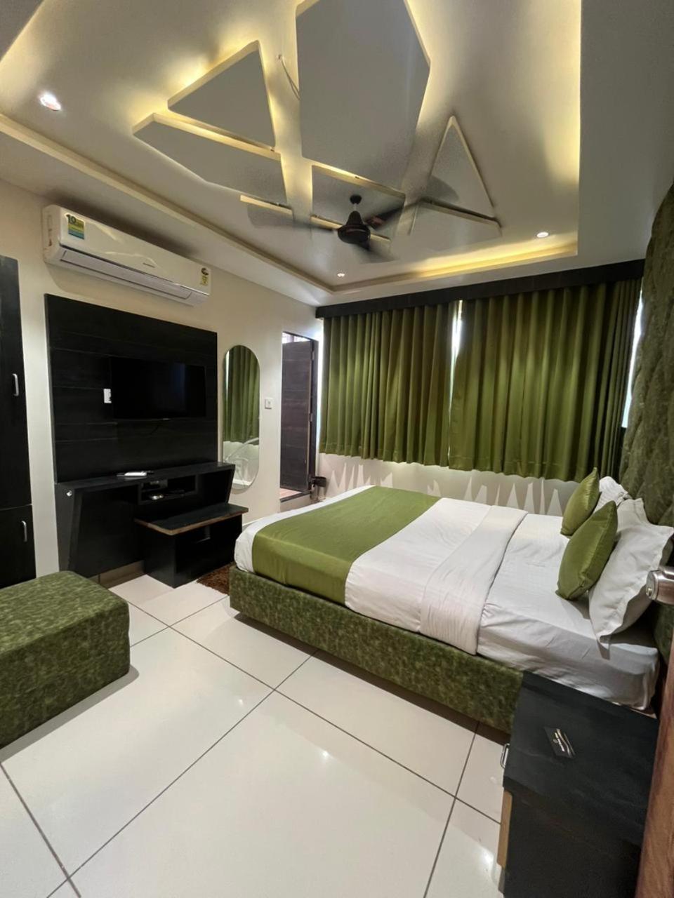 Prime View Hotel อาเมดาบัด ห้อง รูปภาพ