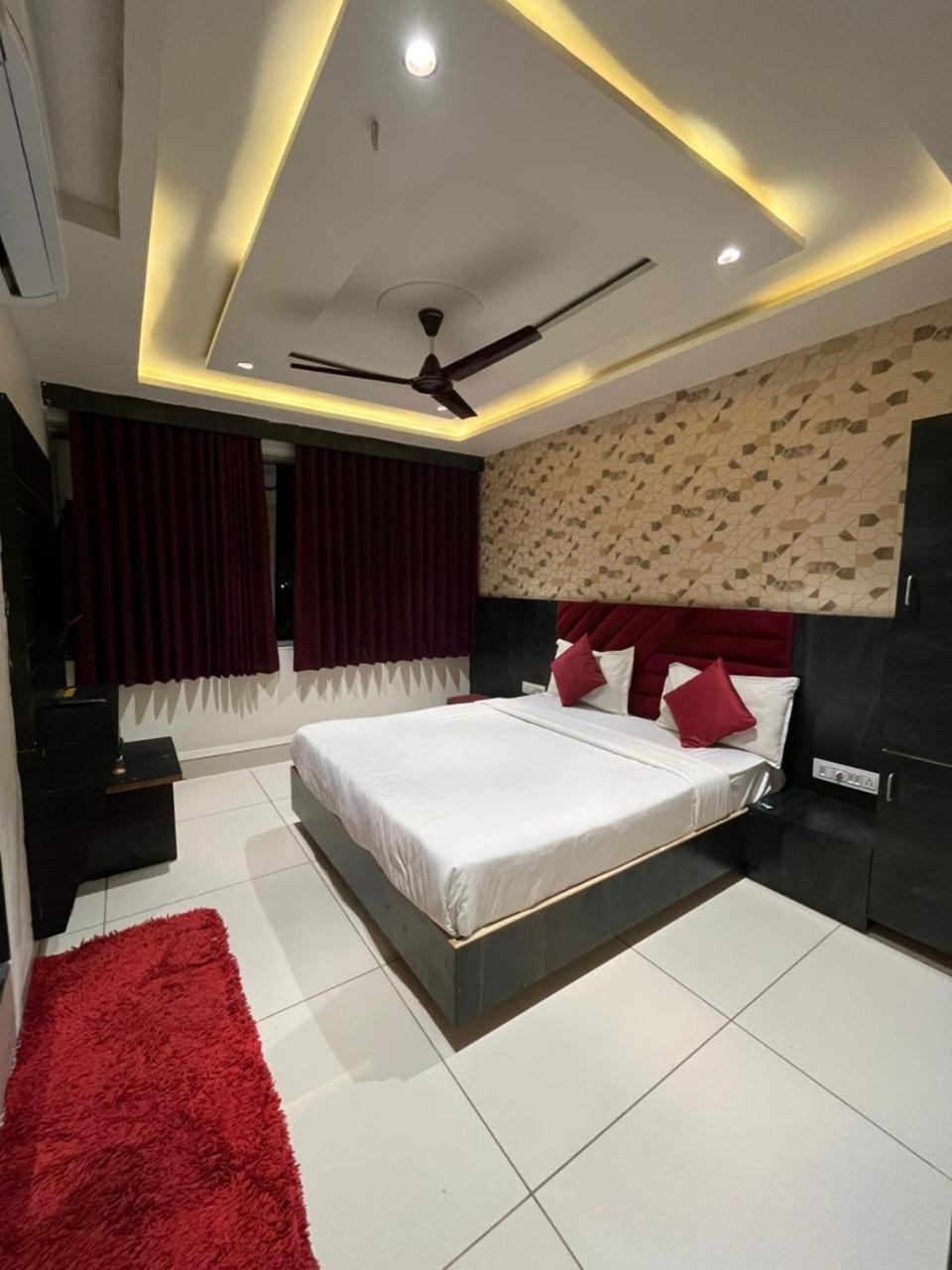 Prime View Hotel อาเมดาบัด ห้อง รูปภาพ
