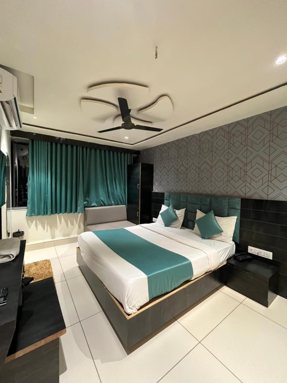 Prime View Hotel อาเมดาบัด ห้อง รูปภาพ
