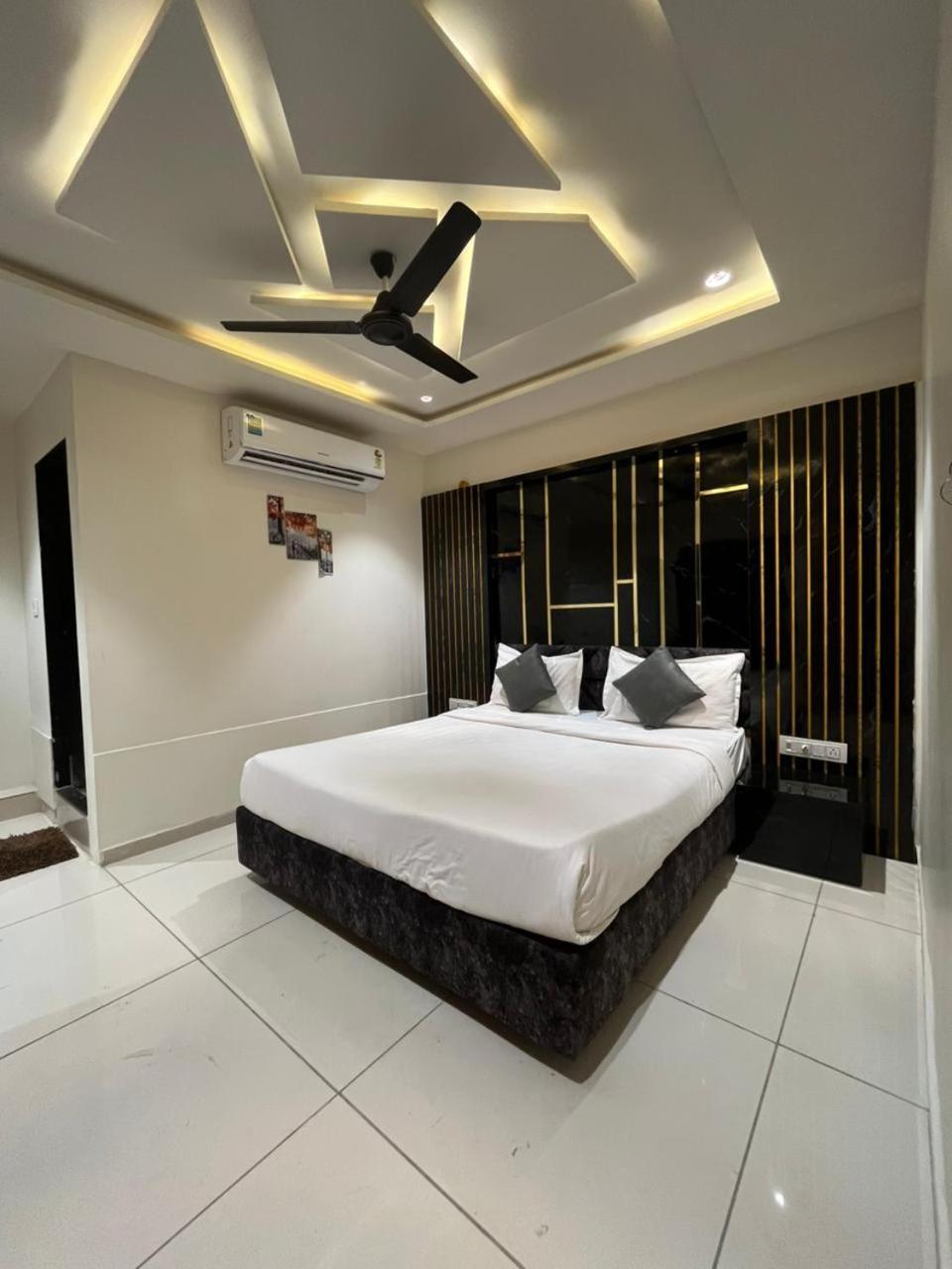 Prime View Hotel อาเมดาบัด ภายนอก รูปภาพ